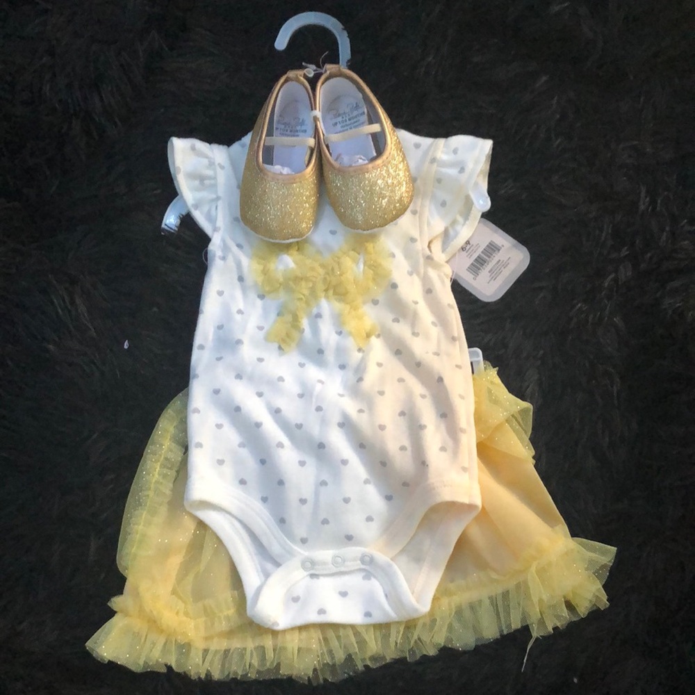 6 - 9 baby girl matching set.